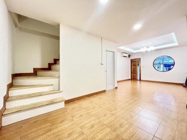 เกษราวิลล์ บางกรวย-ไทรน้อย  บ้านมือสองตกแต่งใหม่  ทาวน์เฮ้าส์ 2 ชั้น