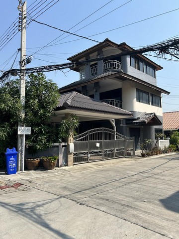 ให้เช่าบ้านเดี่ยว 3 ชั้นหลังหัวมุม 60 ตรว. 5 ห้องนอน โชคชัย 4 ต.รวมโชค เช่าระยะยาวได้ ให้รีโนเวทได้ 