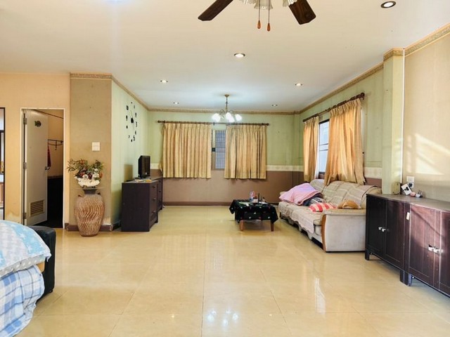 ขายบ้านเดี่ยว 2 ชั้น  หมู่บ้าน ปิยวัฒน์ อ่างศิลา (ขายต่ำกว่าราคาประเมิน)