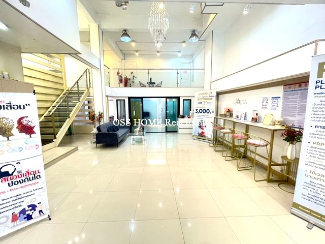 ขายกิจการ คลินิกเวชกรรม ติดถนน 2 คูหา 1 ชั้นครี่ง ทำเลดี ติดกับ bts ศรีลาซาล เหมาะทำคลีนิก