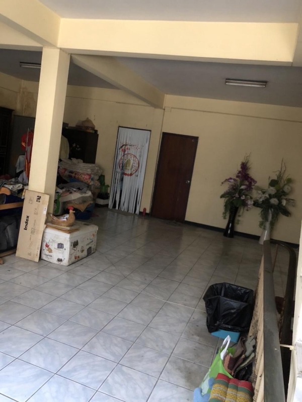 ขายด่วนน ตึกแถว 2 ชั้นครึ่ง สองคูหา เดินทางสะดวกอยู่ในเมือง ต.บ้านสวน อ.เมือง จ.ชลบุรี