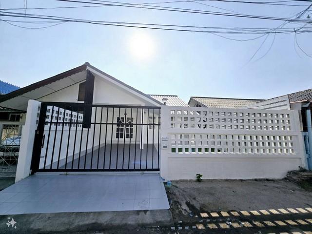 ขายบ้านเดี่ยว  มัณฑนา วงแหวน – บางบอน ขนาดพื้นที่ 100.4 ตรว. พื้นที่ใช้สอย 179 ตรม. สภาพดี พร้อมอยู่ ทำเลดี ต้นโครงการ