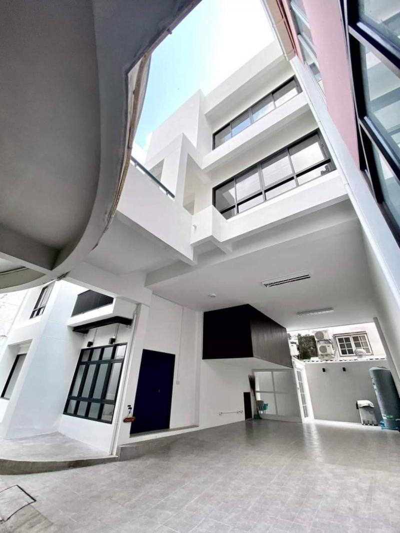 ขายอาคารพาณิชย์ 3 ชั้น ย่านสุขุมวิท 101 ใกล้รถไฟฟ้า สถานีปุณณวิถี 