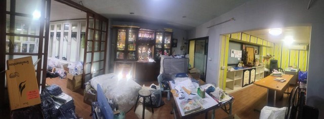 ให้เช่าอาคารพาณิชย์ชั้น1  ติดริมถนนสี่พระยา เขตบางรัก 90 ตรม.ใกล้MRT สามย่าน400เมตร