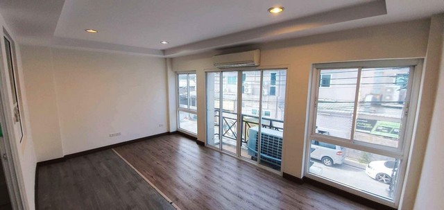 ให้เช่าทาวน์โฮม 4ชั้น โครงการ แกรนด์ เดอ วิลล์ ศรีนครินทร์42 ใกล้ซีคอนสแควร์