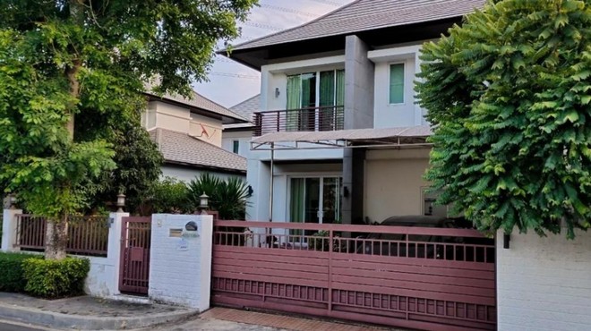 ให้เช่าบ้านเดี่ยว  หมู่บ้านบลูลากูล บางนา ใกล้ ม.ราม2 เนื้อที่ 80 ตรว มี 4นอน 5 น้ำ