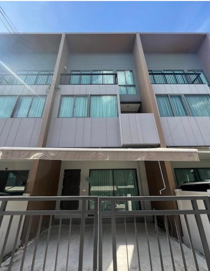  ให้เช่า ทาวน์โฮม 3 ชั้น บ้านกลางเมือง พระราม 9 กรุงเทพกรีฑา ตัดใหม่ ใกล้แอร์พอร์ทลิ้งก์