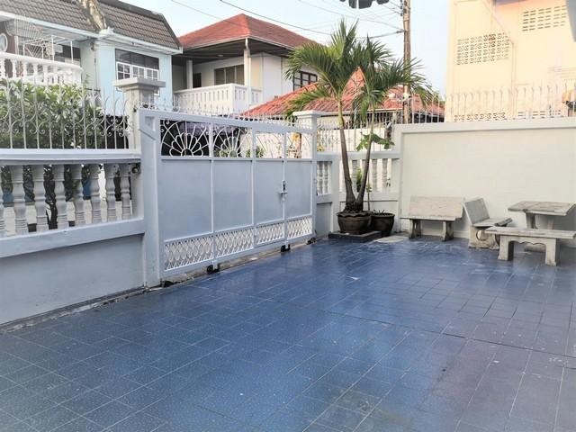 PO276 ให้เช่า ทาวน์โฮม โชคชัย 4 ซอย 53 เข้าซอยไม่ลึก เดินทางสะดวก 41 ตรว. 4 ห้องนอน เขตลาดพร้าว