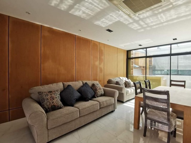 ให้เช่าทาวน์โฮมหรู 3 ชั้น 285 ตรม. ซอยแบริ่ง 68 ใกล้รถไฟฟ้าสถานีศรีแบริ่ง 100 เมตร เหมาะพักอาศัย ทำโฮมออฟฟิศ