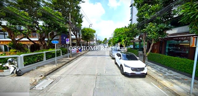 ให้เช่าอาคารพาณิชย์ ชั้น 2-3 หมู่บ้านเสรี พระรามเก้า 41 ติดถนน ในซอยหมู่บ้านเสรีหลังห้างThe Nine พระราม 9 เดินทางสะดวก เหมาะทำOffice , Café