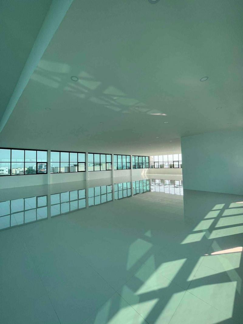 ขาย/เช่าตึกลาดพร้าว 87  อาคารพาณิชย์ 6 ชั้น  มีลิฟตัวใหญ่ 1 ตัว ทำเลดีมาก อยู่ติดถนนเดินทางสะดวก