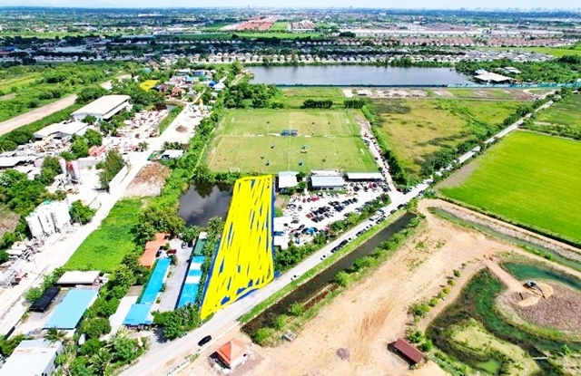 ตลาดมารวย หทัยราษฏร์  มีถนนเชื่อมต่อหลายทาง  ที่ดินถมแล้วให้เช่า 1ไร่ 1งาน 2202ตรม.ตลาดวงศกร  บิ๊กซี ลำลูกกา