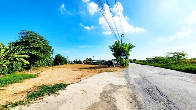 ตลาดมารวย หทัยราษฏร์  มีถนนเชื่อมต่อหลายทาง  ที่ดินถมแล้วให้เช่า 1ไร่ 1งาน 2202ตรม.ตลาดวงศกร  บิ๊กซี ลำลูกกา