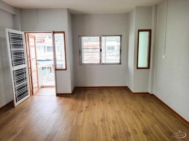 บ้านบางบัวทอง ต.พิมลราช อ.บางบัวทอง จ.นนทบุรี ติดถนนบ้านกล้วย-ไทรน้อย