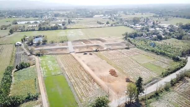 โซนสันกำแพง ที่ดินเปล่าแบ่งขาย 650,000 บาท แม่ปูคา ที่ถมแล้ว วิวเขา ล้อมรอบด้วยทุ่งนา ติดถนนทางหลวงชนบท ใกล้ชุมชน