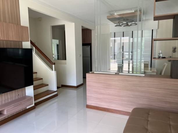 ขายต่ำกว่าราคาประเมิน ขาย 5.5 ล้าน สีวลี มีโชค สันผีเสื้อ อำเภอเมือง ทำเลดี ติดถนนใหญ่ เฟอร์นิเจอร์ครบ หิ้วกระเป๋าเข้าอยู่ได้เลยค่ะ