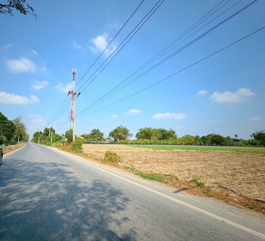 ขายที่ดิน 6 ไร่ 56 ตรว. หมู่ 9 ต.มาบแค อ.เมือง นครปฐม(เจ้าของขายเอง / รับนายหน้า)พิกัด: https://maps.app.goo.gl/X1ZRGfdZmNLX3bK99?g_st=il**ไร่ละ 2,500,000 *** ขายยกแปลง 15 ลบ.สนใจจริงต่อรองราคา หรือ สอบถามเพิ่มเติม.  หรือ inbox - 085-0949682 คุณอาย##ที่สวย ทำเลดี ที่ดินติดถนนลาดยางสัญจรสะดวก เดินทางเข้า-ออกได้หลายทาง - ห่างถนนใหญ่แยกโรงเรียนหลวงพ่อแช่มวัดตาก้องอนุสรณ์เพียง  2.6 กม.- ห่างราชภัฏนครปฐม 5 กม.- ห่างม.ศิลปากร (สนามจั