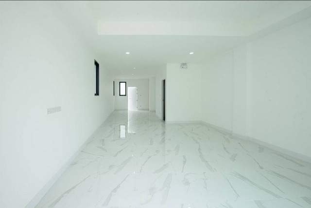 ขายโฮมออฟฟิศ 3 ชั้น ติดถนนใหญ่เส้นสุวินทวงศ์หนองจอก กทม. ราคาพิเศษ 3.99 บาท