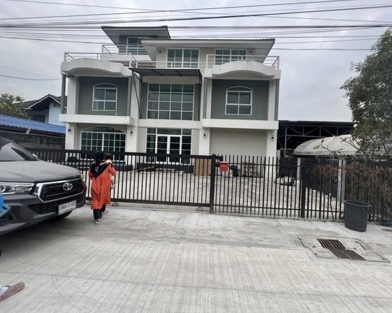 ให้เช่าอาคาร4ชั้น พัฒนาการ 97 พื้นที่ 698 ตรม ใกล้ธัญญปาร์ค