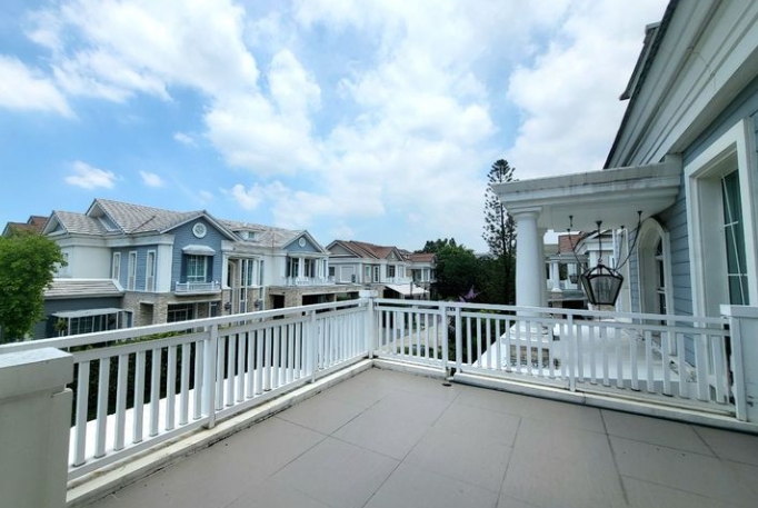 ให้เช่าบ้านหรู หมู่บ้านนาราสิริ บางนา กม 10 เนื้อที่ 124 ตรว มี 4 ห้องนอน 5 ห้องน้ำ