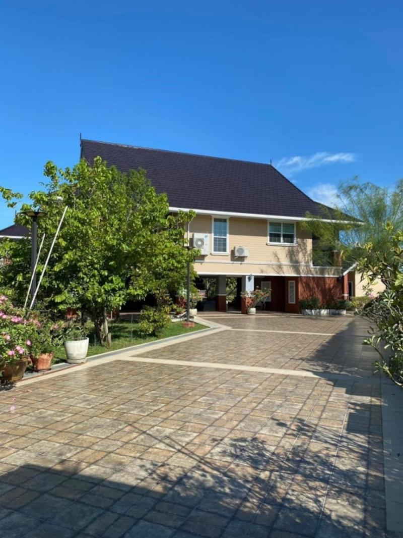 ขายบ้านบ้านสวย พร้อมเข้าอยู่ เเวดล้อมด้วยธรรมชาติบ้านเดี่ยว2ชั้น พร้อมเฟอร์นิเจอร์บิวท์อิน 4ห้องนอน 4ห้องน้ำ 2ครัว ประตูรั้วไฟฟ้า-โทรทัศน์ 5เครื่อง-แอร์7ตัวเนื้อที่1ไร่2งาน43ตรว.(พทใช้สอยประมาณ650ตรม.)-ค่าใช้จ่ายณ.กรมที่ดิน50/50????ที่อยู่ คอลาด บางบ่อ สมุทรปราการสถานที่ใกล้เคียงทางด่วนบูรพาวิธีโรงพยาบาลรวมชัยประชารักษ์โรงพยาบาลบางบ่อราคา17,000,000บาท