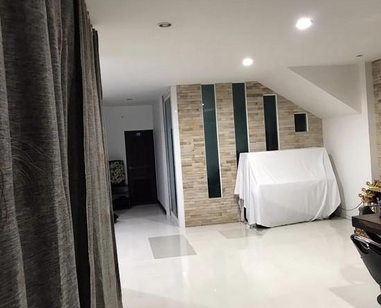 ให้เช่าบ้านเดี่ยว ใกล้ โรงเรียนบดินเดชา1 ถนนอินทราภรณ์ วังทองหลาง มี 5 ห้องนอน 6 ห้องน้ำ