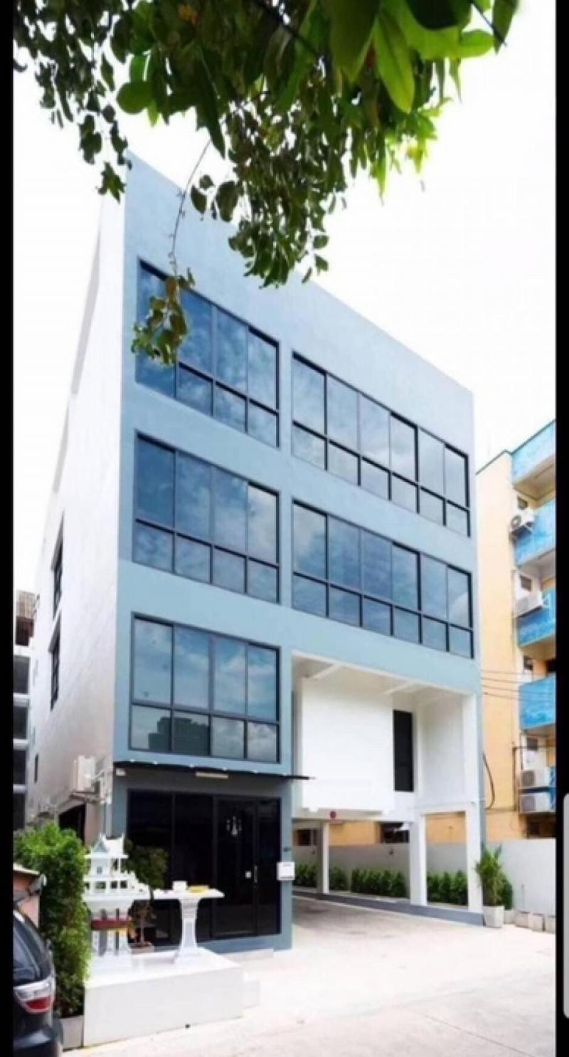 * For Rent & For Sale ***????Rental Price: 250,000 THB/Month????????Selling Price : 68,000,000 THB????????Newly & Conveniently Located - 5 storey Office building in Ratchadapisaek Road Category  : 5-Storey Office building + Lift Location  :   Ratchadapisaek Road (5 Minute Drive to MRT Soonwattanatham)Size :  78 SQW or 920 SQM. (W. 10 m. x D. 22.50 m.)No. of Rooms : 4 storey office spaces + 2 office rooms + airconditions , 1 maid room , 7 bathrooms , 7 Parking spaces, 1 Lift , 1 storage????Facilities : -  ▪️18 secure videos & surveillances , ▪️Ventilate, individually door alarms ,▪️Fire alarms , Electronic gate access+key card (every floor).????Nearby Locations : MRT Soonwattanatham, express way , motor way , toll way , Esplanade, Big C, The street, Central Rama 9**************************** ให้เช่า / ขาย *อาคารสำนักงาน 5 ชั้น พร้อมลิฟท์ เพื่อทำธุรกิจ????ราคาเช่