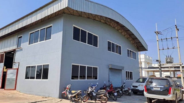 RK0368 ให้เช่าโกดัง 576 ตารางเมตรที่ดิน 2 ไร่ หม้อแปลง 250 kva ต.คลองอุดมชลจร อ.เมือง จ.ฉะเชิงเทราติดต่อAgent  : คุณเด่นชัย 09-8481-8989         :06-2839-4747 Line   :0984818989          : https://line.me/ti/p/ezz8HbMifz         : แอดไลน์ แคปหน้าจอสอบถามได้เลยครับโกดัง  ต.คลองอุดมชลจร อ.เมือง จ.ฉะเชิงเทราที่ดิร 2ไร่ ขนาดโกดัง 576 ตารางเตร (กว้าง 16 ลึก 36 เมตร)ชั้น 1 ออฟฟิศ 30 ตรม.และห้องโถงพื้นที่ใช้สอย 60  ตรม. 1 ห้องน้ำชั้น 2 ห้องนอน 30  ตรม ห้องน้ำในตัว ห้องโ