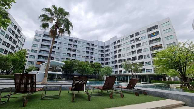   รายละเอียดเพิ่มเติม Code ID : PKK05-00706  ราคาขาย 2,450,000  บาท- พื้นที่ใช้สอย :   33.81 ตร.ม.- จำนวนห้อง :   1 ห้องนอน 1 ห้องน้ำ - ชั้นที่ : 3      - อาคาร : A พิกัดทรัพย์ :  https://maps.app.goo.gl/eXmunhjzG88V1CbM9    สถานที่ใกล้เคียง- ใกล้สถานีรถไฟฟ้า ปุณณวิถี - ใกล้โรงพยาบาลผู้สูงอายุกล้วยน้ำไท- ใกล้วันโอวัน ทรูดิจิทัลพาร์ค- ใกล้ศูนย์พยาบาลเทเวศร์ สอบถามเพิ่มเติม/นัดชมโทร. 097-419-5982(พลอย)โทร. 096-932-4624(ออมสิน)Line : @panaya (มี@ด้านหน้า)ปรึกษาสิ�