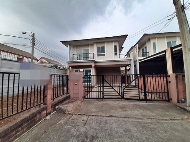 รายละเอียดเพิ่มเติมCode ID : PAP-ZE_093ราคาขาย         4,498,458 บาท- ขนาดพื้นที่ : 51.60 ตร.ว- พื้นที่ใช้สอย :  135 ตร.ม- จำนวนห้อง : - ห้องนอน - ห้องน้ำ- ที่จอดรถ : 1-2 คัน- บ้านแฝด :     2 ชั้น- บ้านแฝดหันทางทิศ : -พิกัดทรัพย์ :     https://maps.app.goo.gl/GqZdbVm9TyzMtVQE7สถานที่ใกล้เคียง- ใกล้ตลาดสดเคหะออเงิน- ใกล้สายไหม อเวนิว- ใกล้บิ๊กซี ฟู้ดเพลส สายไหม 47- ใกล้ตลาดวงศกรสอบถามเพิ่มเติม/นัดชมโทร. 097-419-5982(พลอย)โทร. 096-932-4624(ออมสิน)Line : @panaya (มี@ด้านห�