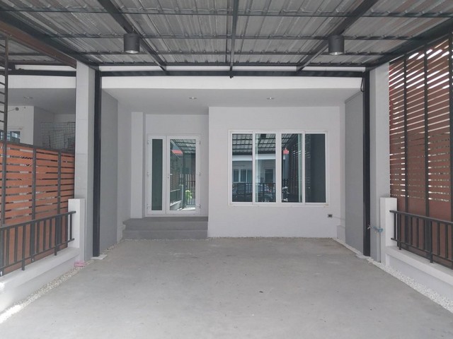 ขายทาวน์เฮ้าส์โครงการ ดิ อิเธอโน่ รามคำแหง 174 มีนบุรี กทม PKK03-01065