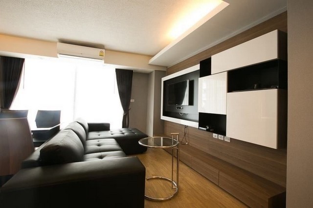 The Waterford Sukhumvit 50, nice, clean, peaceful, 6th floor, BTS On Nut.***Service for selling/renting houses, condos and giving advice. If interested, contact at any time***Interested in additional details or pictures or making an appointment to see the room?You can contact Ekachai (Aui).T. 089-799-5598Line ID: @auiauiaui001 (add @ in front)-------------------------------------------------- ------------Room type: 3 bedrooms, 3 bathroomsSize 6685 sq m., 6th floor, Building 4Clean room, beautifully decorated, ready to move in.details-------------------------------------------------- ------------Rental price: 35,000 baht per month-------------------------------------------------- ------------* Complete electrical appliances- Air conditioning- fridge- TV- washing machine-------------------------------------------------- ------------*Nearby important places (Based on information from Google Map)1. Tesco Lotus On Nut2. Big C On Nut3. Emporium5. Bangkok University, Kluaynamthai6. Wales Inte