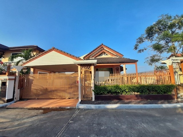 รายละเอียดเพิ่มเติมCode ID : PAP-5-0461 ราคาขาย    3,900,000 บาท- ขนาดพื้นที่ : 56.20 ตร.ว- พื้นที่ใช้สอย :   277.12 ตร.ม- จำนวนห้อง : - ห้องนอน - ห้องน้ำ- ที่จอดรถ : - คัน- บ้านเดี่ยว : 2 ชั้น- บ้านเดี่ยวหันทางทิศ : -พิกัดทรัพย์ :   https://maps.app.goo.gl/orLGbPnmpvjYyyLC9สถานที่ใกล้เคียง- ใกล้แม็กซ์แวลู คู้บอน- ใกล้แฟชั่นไอส์แลนด์- ใกล้เดอะ พรอมานาด- ใกล้โรงเรียนโสมาภาพัฒนาสอบถามเพิ่มเติม/นัดชมโทร. 097-419-5982(พลอย)โทร. 096-932-4624(ออมสิน)Line : @panaya (�