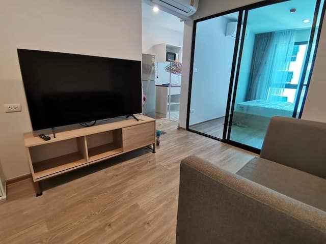 Hi Sukhumvit 93, nice, clean, convenient, 5th floor, BTS Bang Chak.***Service for selling/renting houses, condos and giving advice. If interested, contact at any time***Interested in additional details or pictures or making an appointment to see the room?Contact Ekachai (Aui)T. 089-799-5598Line ID: @auiauiaui001 (add @ in front)Room type: 1 bedroom, 1 bathroomSize 28 sq m., 5th floor, Building ANew, clean room, beautifully decorated, ready to move in.details-------------------------------------------------- ------------Rental price: 8,500 baht per month-------------------------------------------------- ------------*Facilities worth using- Shuttle Tuk to BTS Bang Chak- Salt system swimming pool- Fitness- Co-Working Space- Garden-------------------------------------------------- ------------*Nearby important places (Based on information from Google Map)- BTS Bang Chak- Central Plaza Bangna 7.3 km.- Big C Bangna 7.3 km.- Mega Bangna 13.5 km.------------------------------------------------