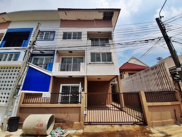 ขายทาวน์เฮ้าส์   โครงการโฮม อิน ทาวน์ นวมินทร์ 163 กรุงเทพมหานคร (PAP-8-0629)