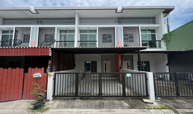 ขายทาวน์เฮ้าส์โครงการ พรีซีโอ 4 เมืองชลบุรี จังหวัดชลบุรี PKK03-01010