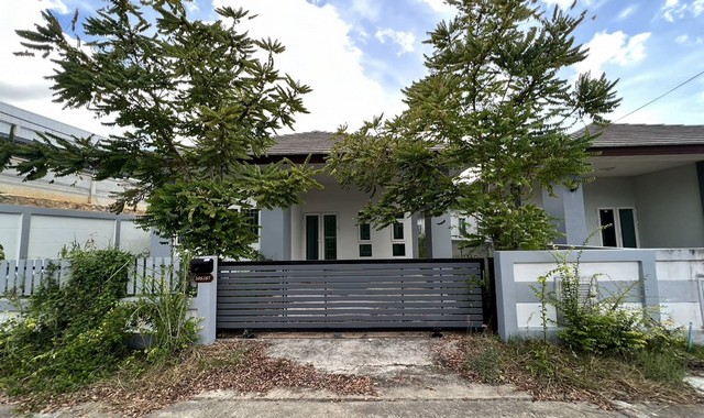 รายละเอียดเพิ่มเติม Code ID : PKK02-01015  ราคาขาย  2,500,000 บาท- ขนาดพื้นที่ :   52.30 ตร.ว.- พื้นที่ใช้สอย :   -- จำนวนห้อง :   2 ห้องนอน 2 ห้องน้ำ - ที่จอดรถ :    1  คัน- บ้านหันทางทิศ : - พิกัดทรัพย์ :  https://maps.app.goo.gl/r8jxU4AxZSJXpE4a9    สถานที่ใกล้เคียง- ใกล้ตลาดวันไนน์  - ใกล้ตลาดใหม่หนองก้างปลา - ใกล้โรงพยาบาลส่งเสริมสุขภาพตำบลบ้านห้วยปราบ- ใกล้ซีเจ มอร์ สาขาแยกชุมชนกลางพันเสด็จใน   สอบถามเพิ่มเติม/นัดชมโทร. 097-419-5982(พลอย)