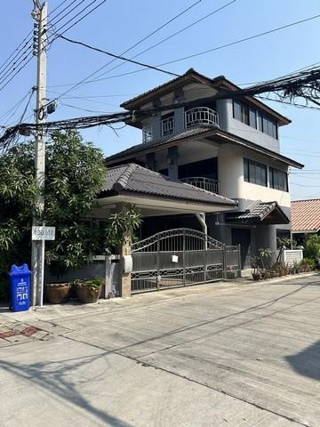 RHT1464 ให้เช่าบ้านเดี่ยว ย่าน โชคชัย 4 ซอยต.รวมโชค 3 ชั้น หลังหัวมุม 5 ห้องนอน เช่าระยะยาวได้ ให้รีโนเวทได้ติดต่อ::คุณเจี๊ยบ 092-851-6969Line:keti2522*** ราคาเช่า 38,000 บาท/เดือนที่ตั้ง:: โชคชัย 4 ซอย 54 แขวงลาดพร้าว เขตลาดพร้าว กรุงเทพมหานครบ้านเดี่ยว 3 ชั้นหลังหัวมุม โชคชัย 4 ต.รวมโชคเนื้อที่ 60ตารางวา5 ห้องนอน5 ห้องน้ำ2 ห้องรับแขก2 ที่จอดรถไฟฟ้า 3 เฟส*** ปล่อยเช่าตามสภาพ*** พร้อมให้เช่าระยะยาว*** ใ