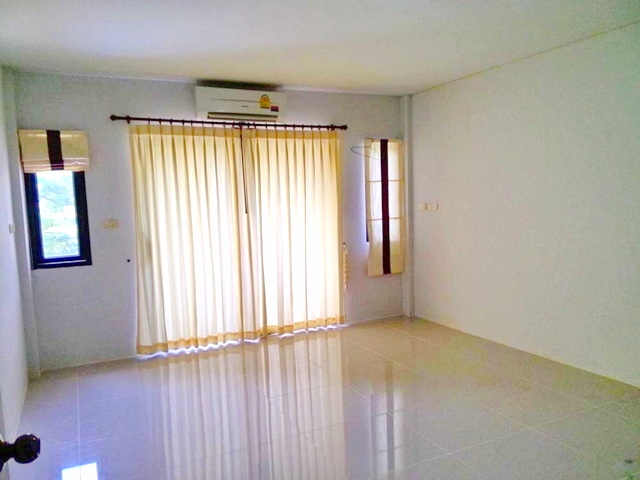 ให้เช่าตึกแถว 2 ชั้น 21ตรว.นครศรีธรรมราช โรงพยาบาลค่ายวชิราวุธ อ้อมค่าย ติดถนน ตลาดนัดนาวง 152ตรม.  2นอน 2น้ำ สนามบินชะเอียน โกลบอลเฮ้าส์