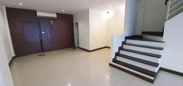 ให้เช่าทาวน์โฮม 4ชั้น ใกล้ซีคอนสแควร์ โครงการ แกรนด์ เดอ วิลล์ ศรีนครินทร์42 เนื้อที่ 30 ตารางวา พื้นที่ใช้สอย 260 ตารางเมต 4 ห้องนอน