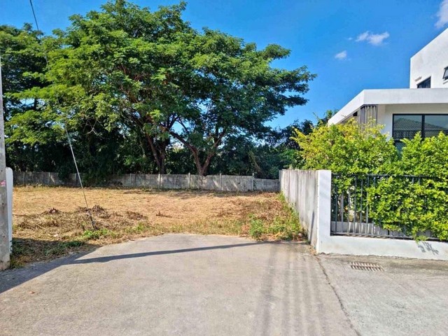 ขายที่ดินเปล่าสาธารณูปโภคครบ เนื้อที่ 137 ตรว ต.สันทรายหลวง