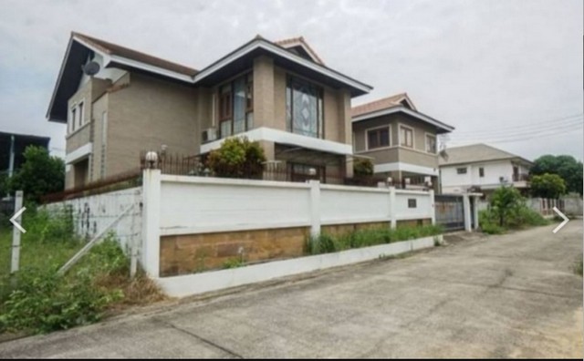 AHT376ขายบ้านเดี่ยว2 ชั้น  ขนาดเนื้อที่  101 ตารางวา 4ห้องนอน  ติดถนนพุทธมณฑล สาย 1  หมู่บ้านมหาดไทย 1เนื้อที่ 101 ตร.ว. พื้นที่ใช้สอยประมาณ 580 ตร.ม .   4ห้องนอน 5ห้องน้ำ  แอร์ 9 ตัว 3 ที่จอดรถสนใจติดต่อคุณเจี๊ยบ 092-851-6969LIne:keti2522ขายเพียง 18 ล้านซอย หมู่บ้านมหาดไทย 1 แขวง บางระมาด เขตตลิ่งชัน กรุงเทพ:: จุดเด่น ::- ทำเลดี ติดถนนพุทธมณฑล สาย 1- วัสดุ+เฟอร์ ใช้ของคุณภาพพรีเมี่ยม ทุกชิ้น- มีช่องแสงกล