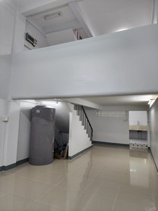 ให้เช่าตึกแถว ย่านเซ็นทรัลพระราม3 17 ตร.วา แต่งใหม่ มีชั้นลอย และ ดาดฟ้า ซอยร่วมมิตร ถ.นนทรี