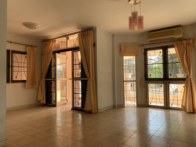 ขายบ้านแฝด ม.ฟ้าปิยรมย์ พฤกษ์วนา (เฟส6) ลำลูกกา คลอง6 ราคา 3,000,000 บาท พื้นที่ 38 ตร.ว.