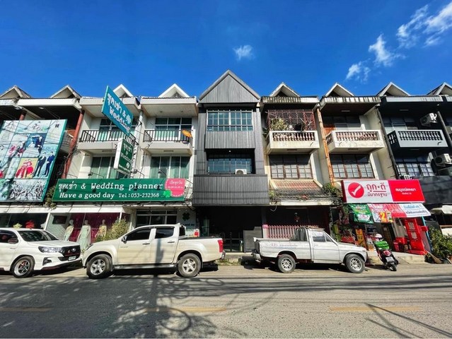 อาคารพาณิชย์พร้อมอยู่อาศัย 3ชั้น สไตล์ลอฟท์ ทันสมัย รีโนเวทใหม่ ทำเลดีติดถนน สามารถทำธุรกิจได้หลากหลาย