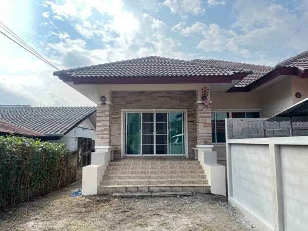 บ้านให้เช่า 20,000 บาท/เดือน เนื้อที่ 132 ตรว. 3 นอน 2 น้ำ สารภี เฟอร์นิเจอร์ครบ เหมาะกับการพักผ่อน เงียบสงบ เป็นส่วนตัว รั้วรอบขอบชิด