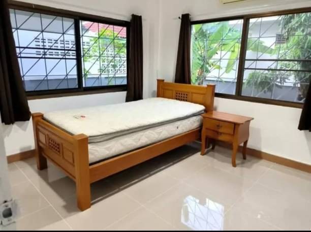 ให้เช่า 20,000 บาท/เดือน 83 ตรว. 3 นอน 3 น้ำ บ้านสวย 2 ชั้น ใกล้รวมโชค เฟอร์นิเจอร์ครบ ใกล้นานาชาติNIS (ว่างให้เช่า 1 มีค.)