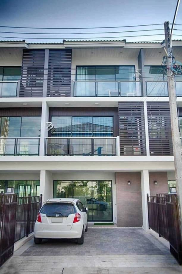 ติดถนนมหิดล ขาย 4 ล้าน 22 ตรว. 4 นอน 3 น้ำ ทาวน์โฮม 3 ชั้น ศุภาลัยพรีโม่ มหิดล เฟอร์นิเจอร์ครบ พร้อมเข้าอยู่ได้เลย ใกล้สนามบิน แค่ 5 นาที