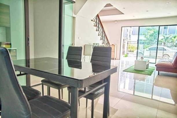 ติดถนนมหิดล ขาย 4 ล้าน 22 ตรว. 4 นอน 3 น้ำ ทาวน์โฮม 3 ชั้น ศุภาลัยพรีโม่ มหิดล เฟอร์นิเจอร์ครบ พร้อมเข้าอยู่ได้เลย ใกล้สนามบิน แค่ 5 นาที