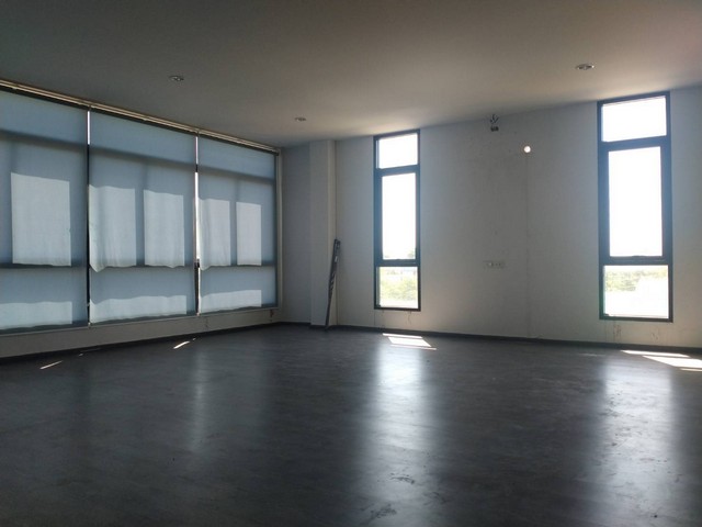 อาคารพาณิชย์ พร้อมสำนักงานโกดัง 3 ชั้น พื้นที่ 100 ตารางวา เขตหนองแขม กรุงเทพฯ